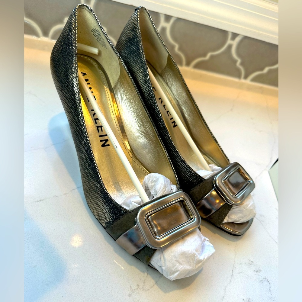 Anne Klein Pamelyn Wedge Shoe in 8.5 EUC